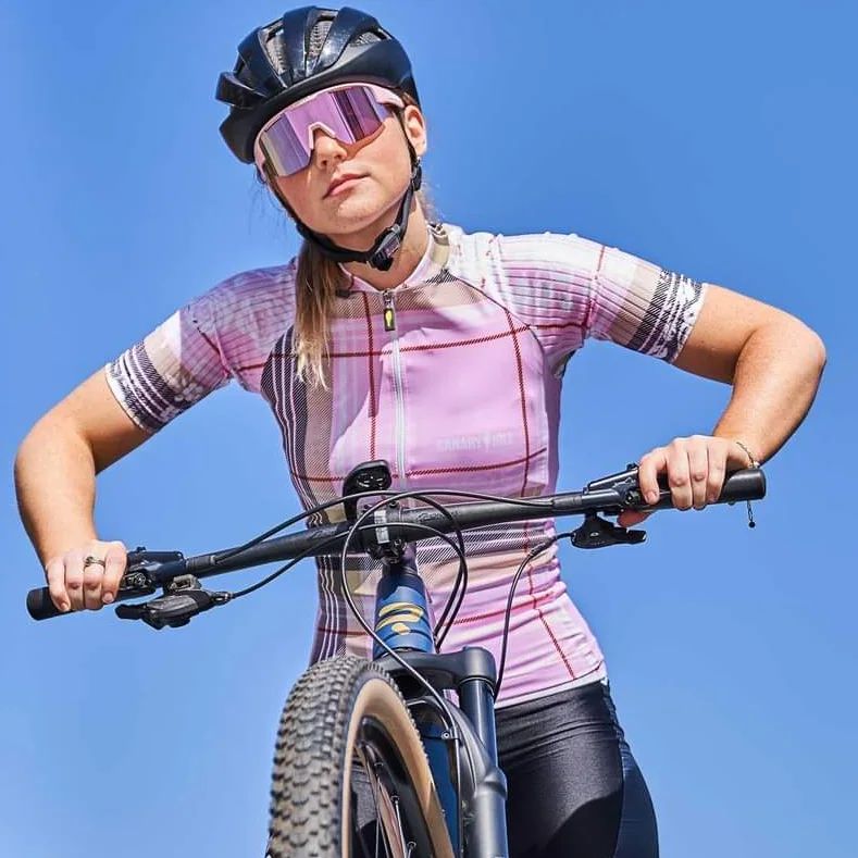 Tartan. 
30% off.
.
#cycling #cyclingfashion #womenscycling #ridelikeagirl #cyclelikeagirl #instacycling #bikelife #bikelove #bikesgirls #newkitday #kitspiration #womenskit #cyclinggear #tartan #bikegear #cyclingjersey #ciclismo #velolove #ikkoopbelgisch #addsomeglamour  #canaryhill 
.
@janavansteenbrugghe 
📸 @jerryspringer456