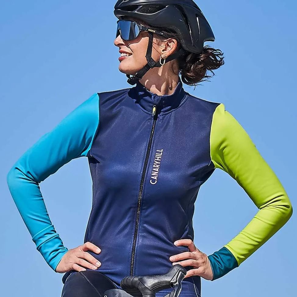Aurora. 
Warm and comfortable cycling wintervest ❄️ inspired by the northern lights. 
.
#cycling #cyclingfashion #womenscycling #cyclinglife #cyclinglove #ridelikegirl  #cyclelikeagirl #bikelife #bikelove #instacycling #newkitday #kitspiration #womenskit #cyclingkit #cyclinggear #ciclismo #velolove #cyclisme #ikkoopbelgisch #addsomeglamour #canaryhill