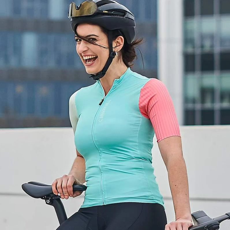 Mint, coral and pale yellow: fresh watercolors for our Aquarel summer collection.  A cycling jersey with a feminine cut and hi-speed lycra sleeves.  Comes with matching armwarmers,  as always.  And a matchymatchy sleeveless cycling top.  For those hot summer rides.  Are you ready?  We are.  SMILE!
.
#cycling #womenscycling #cyclingfashion #cyclinglife #cyclinglove #ridelikeagirl #cyclelikeagirl #bikesgirls #womenonbikes #womenskit #cyclingkit #kitspiration #newkitday #cyclingjersey #bikegear #ciclismo #velolove #lecyclismeaufeminin #sportersbelevenmeer #ikkkoopbelgisch #addsomeglamour #canaryhill