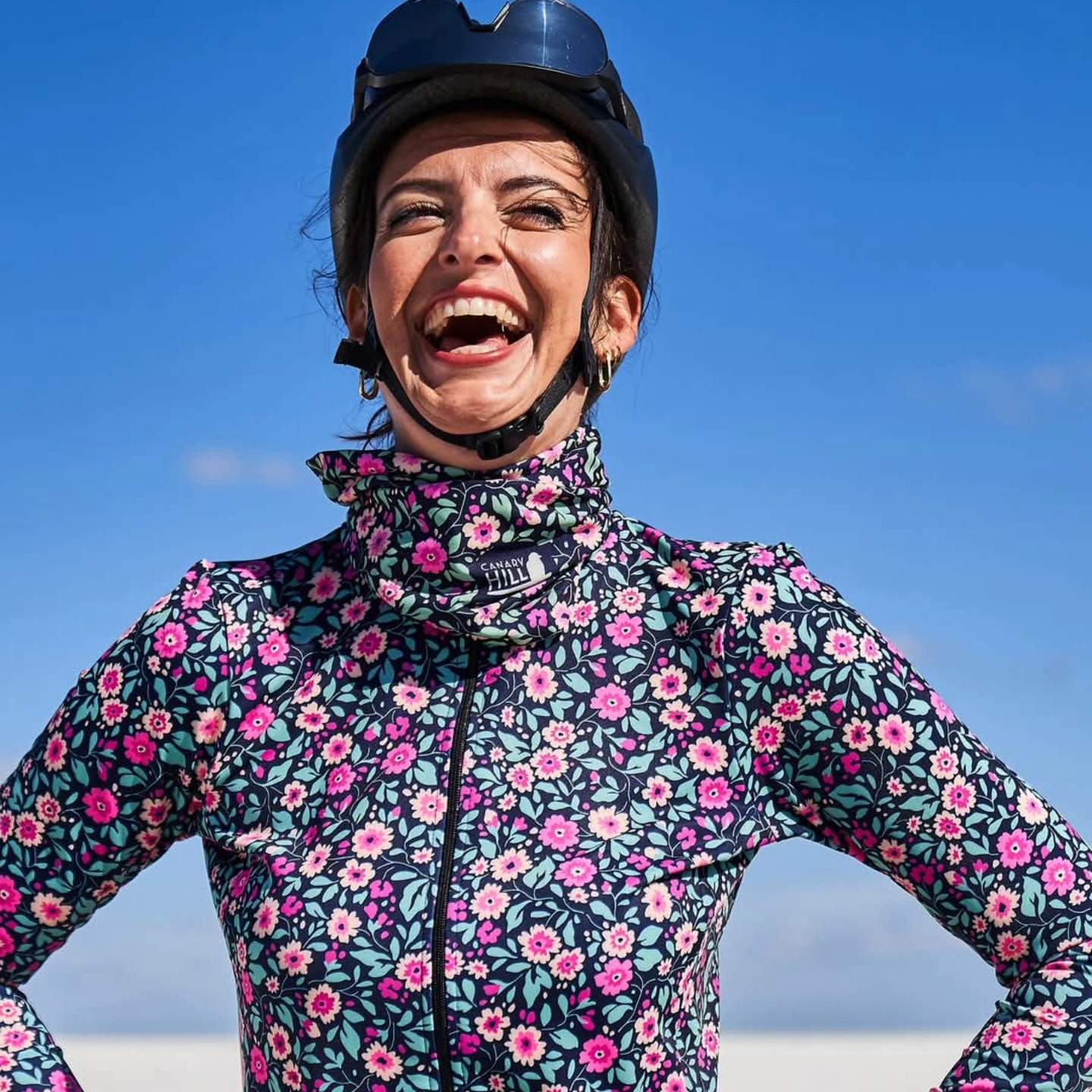 Instant happiness.
.
#cycling #cyclinglife #cyclinglove #womenscycling #cyclingfashion #instacycling #ridelikeagirl #cyclelikeagirl #lifebehindbars #outsideisfree #fromwhereiride #womenonbikes #kitspiration #womenskit #cyclingkit #cyclinggear #cicismo #lecyclismeaufeminin #velolove #ikkoopbelgisch #addsomeglamour #canaryhill 
.
📸 @jerryspringer456
💋 @laure_verbeke