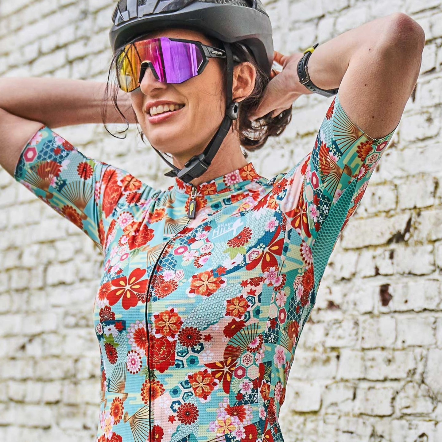 Let's go East.
Kimono is our newest design: Chinese fans and flowers in bright vibrant colours. There is a Kimono cycling jersey with matching armwarmers, a sleeveless tanktop and a sportsbra. All with a feminine tight cut in soft lycra. Turn heads this summer.
.
#cycling #womenscycling #cyclingfashion #instacycling #ridelikeagirl #cyclelikeagirl #girlsonbikes #cyclinglife #bikelife #bikelove #lifebehindbars #fromwhereiride #outsideisfree #kitspiration #newkitday #womenskit #cycl8nggear #cyclingjersey #lecyclismeaufeminin #velolove #ciclismo #ikkoopbelgisch #addsomeglamour #canaryhill
.
📸 @jerryspringer456
@laure_verbeke
